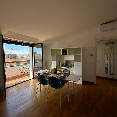 Appartamento Isola- Attico Con Balcone Milano Eksteriør billede