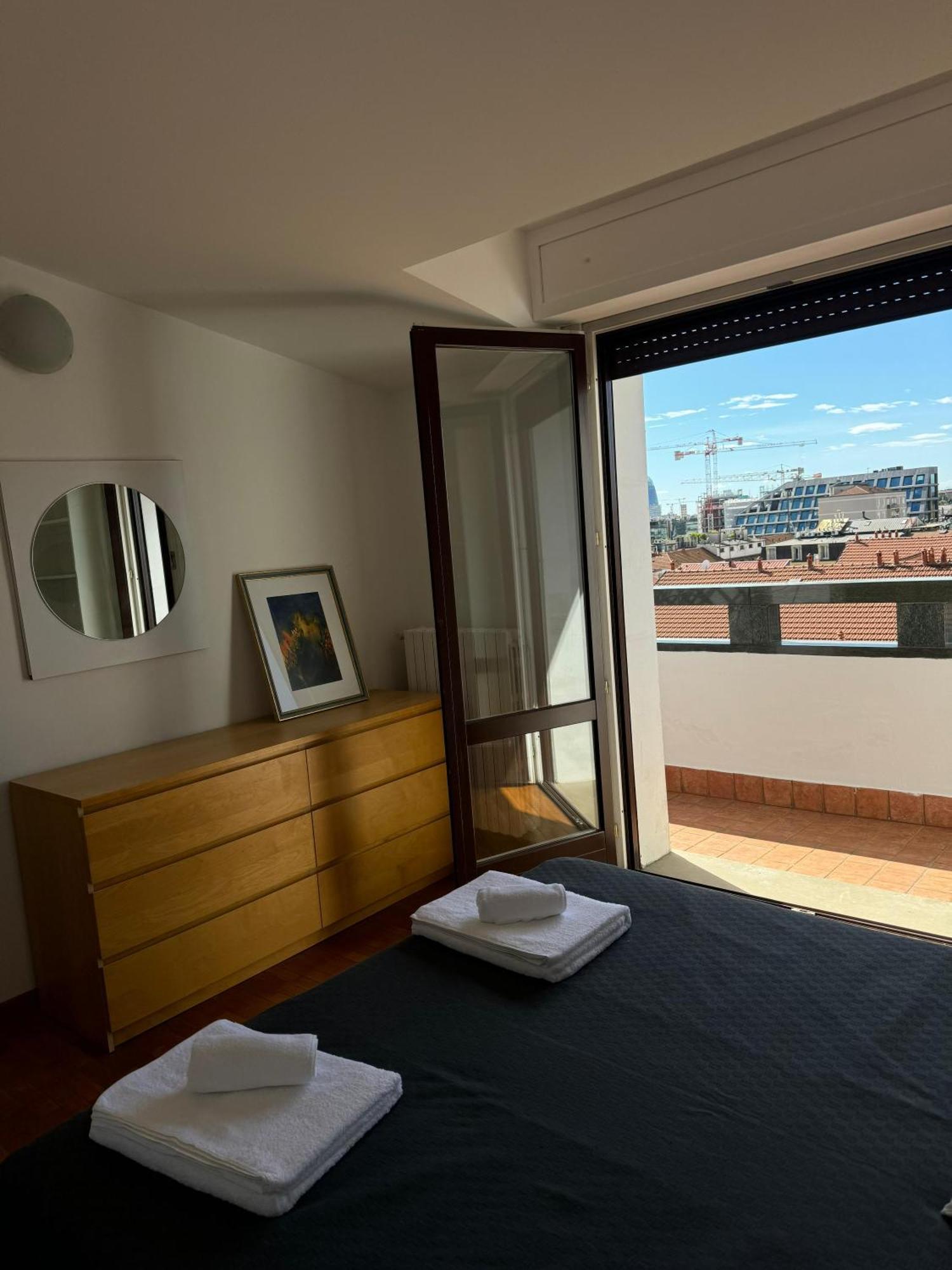 Appartamento Isola- Attico Con Balcone Milano Eksteriør billede