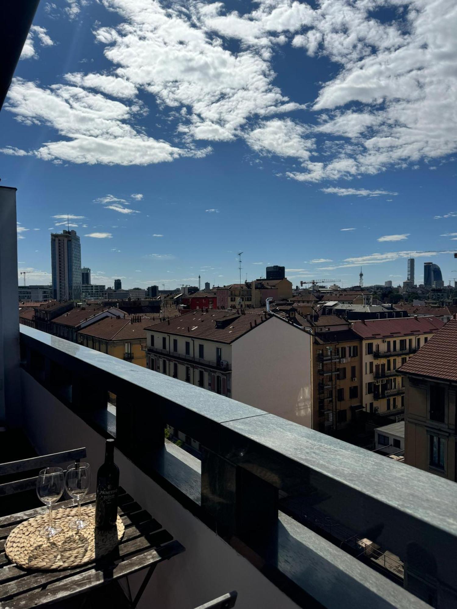 Appartamento Isola- Attico Con Balcone Milano Eksteriør billede