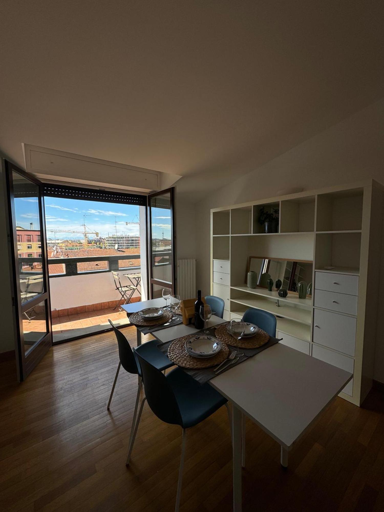 Appartamento Isola- Attico Con Balcone Milano Eksteriør billede