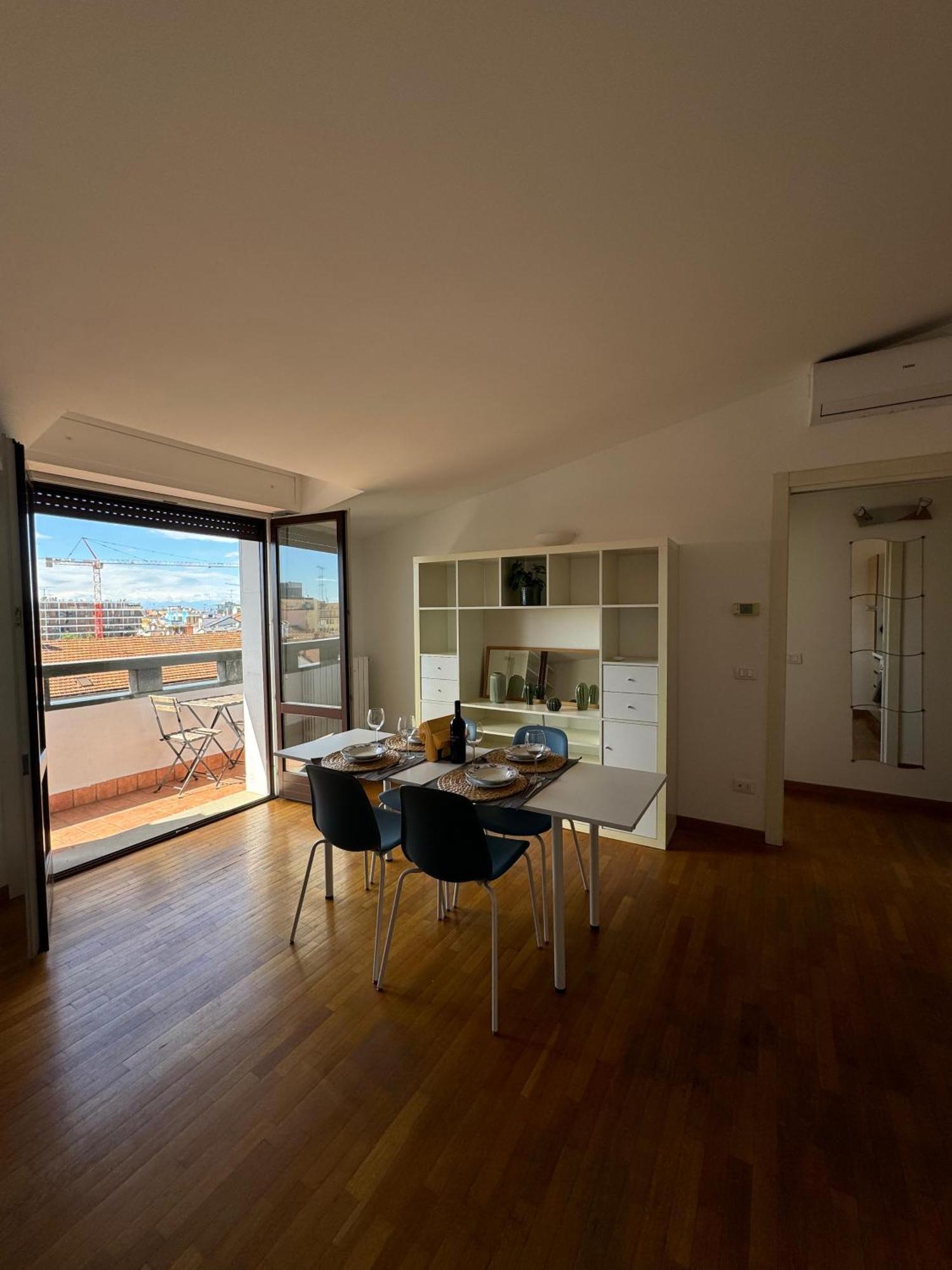 Appartamento Isola- Attico Con Balcone Milano Eksteriør billede